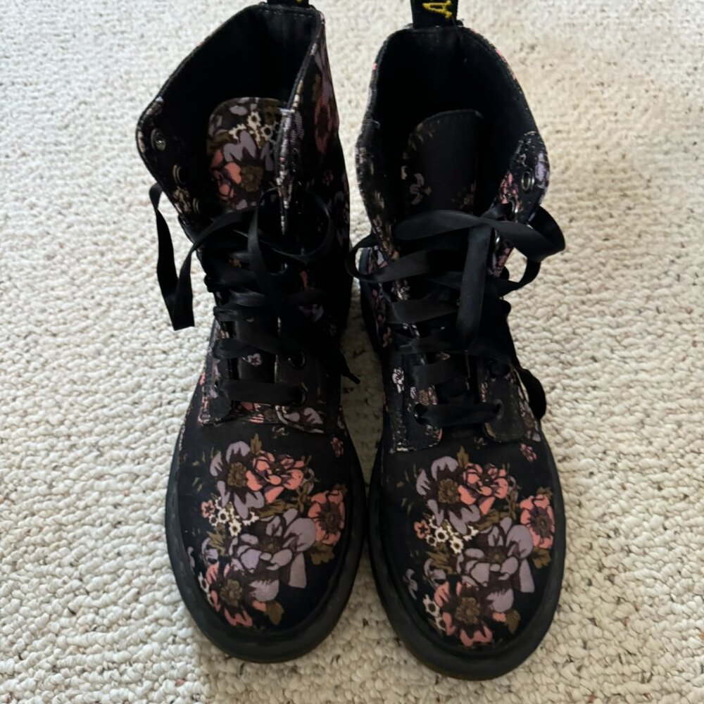 Dr. Martens Beckett lace-up black boots w/ pastel floral print, women's size 6